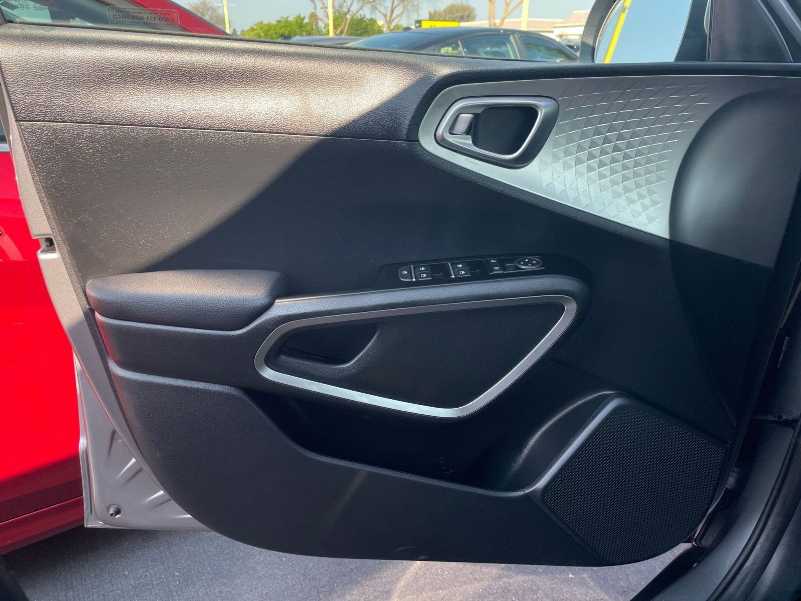 Used 2025 Kia Soul LX w/ LX Technology Package image 18