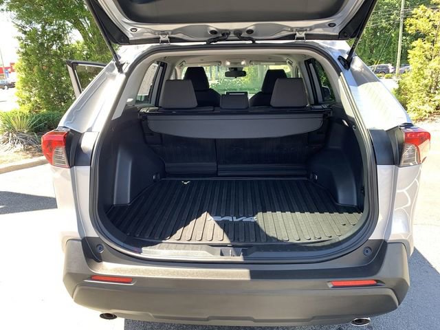 Used 2025 Toyota RAV4 XLE AWD/4WD image 32