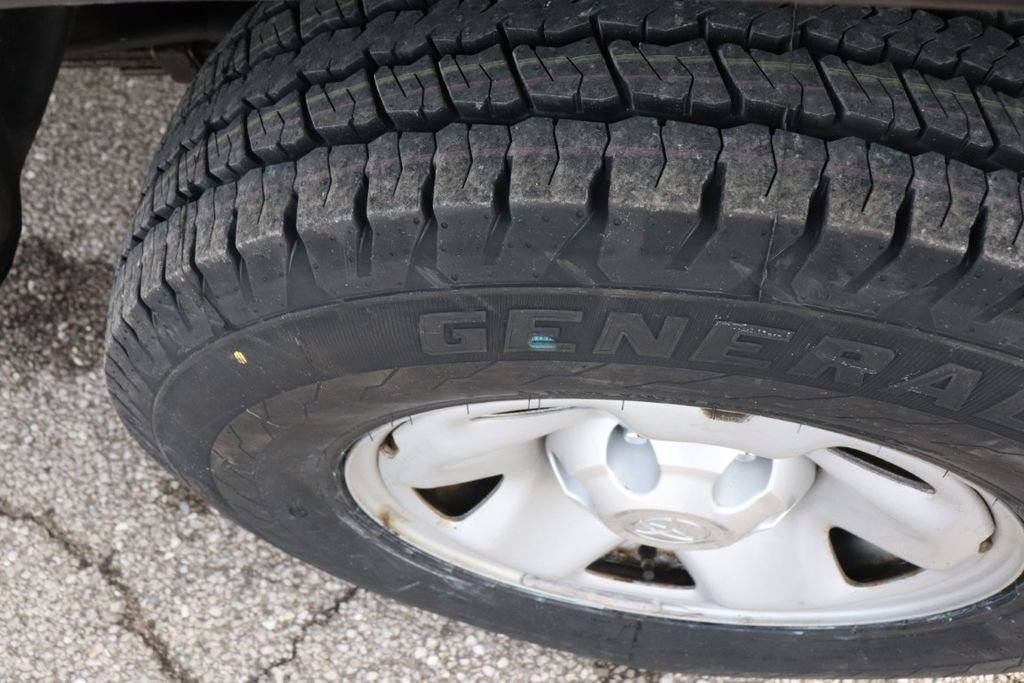 Used 2017 Toyota Tacoma SR image 42