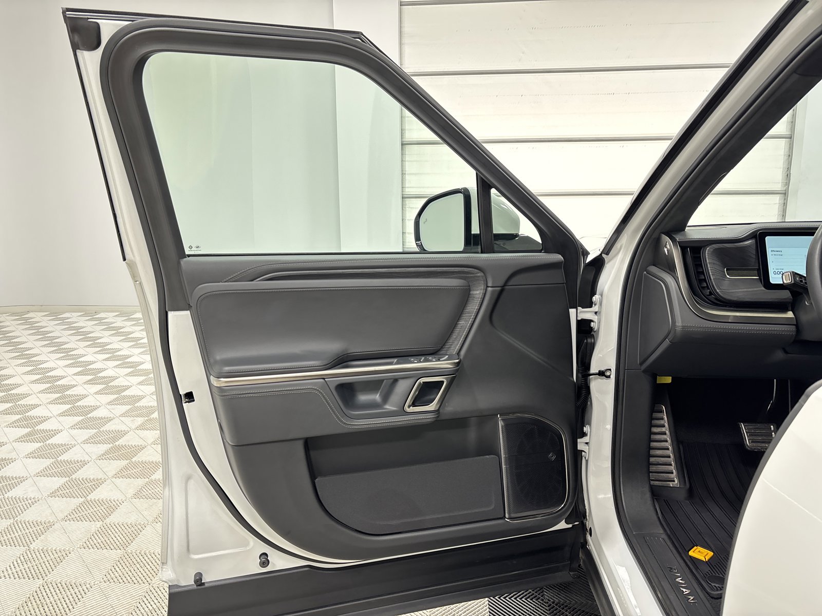 Used 2023 Rivian R1T Adventure AWD/4WD image 16