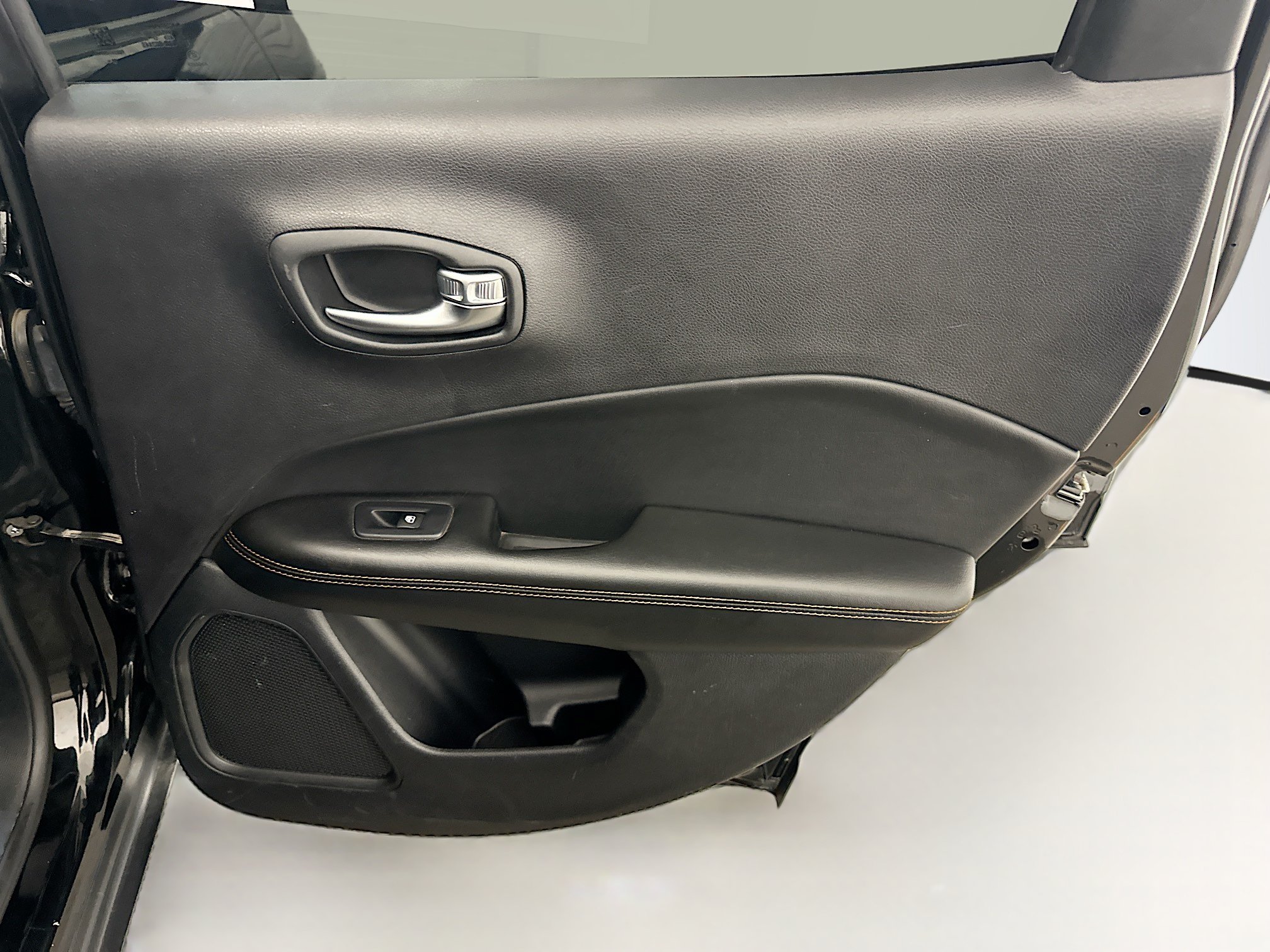 Used 2018 Jeep Compass Limited AWD/4WD image 31