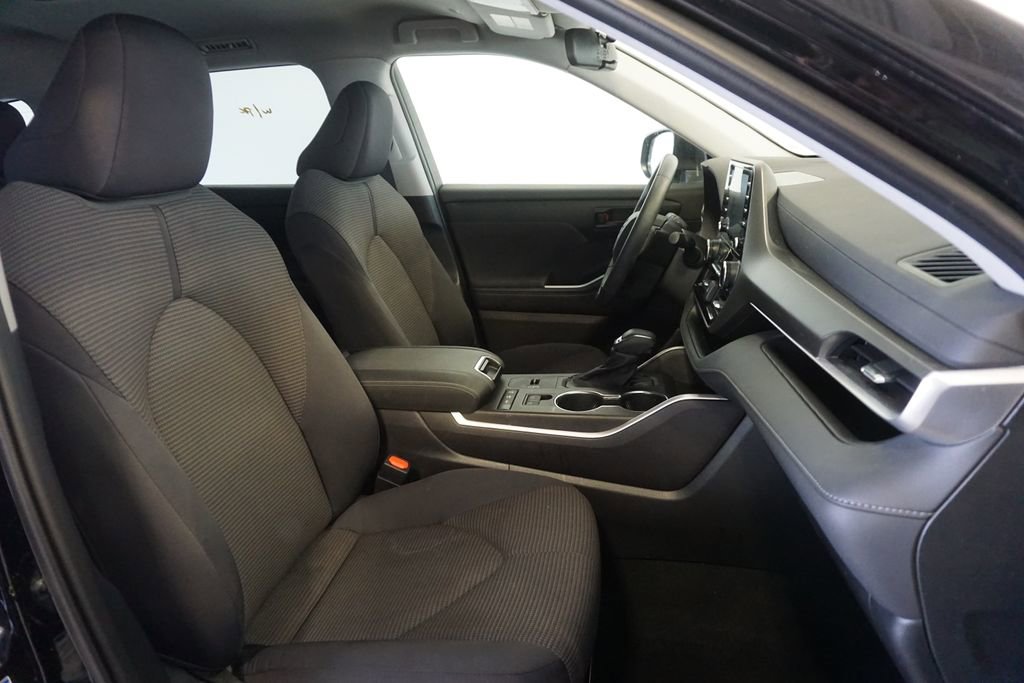 Used 2021 Toyota Highlander LE AWD/4WD image 21