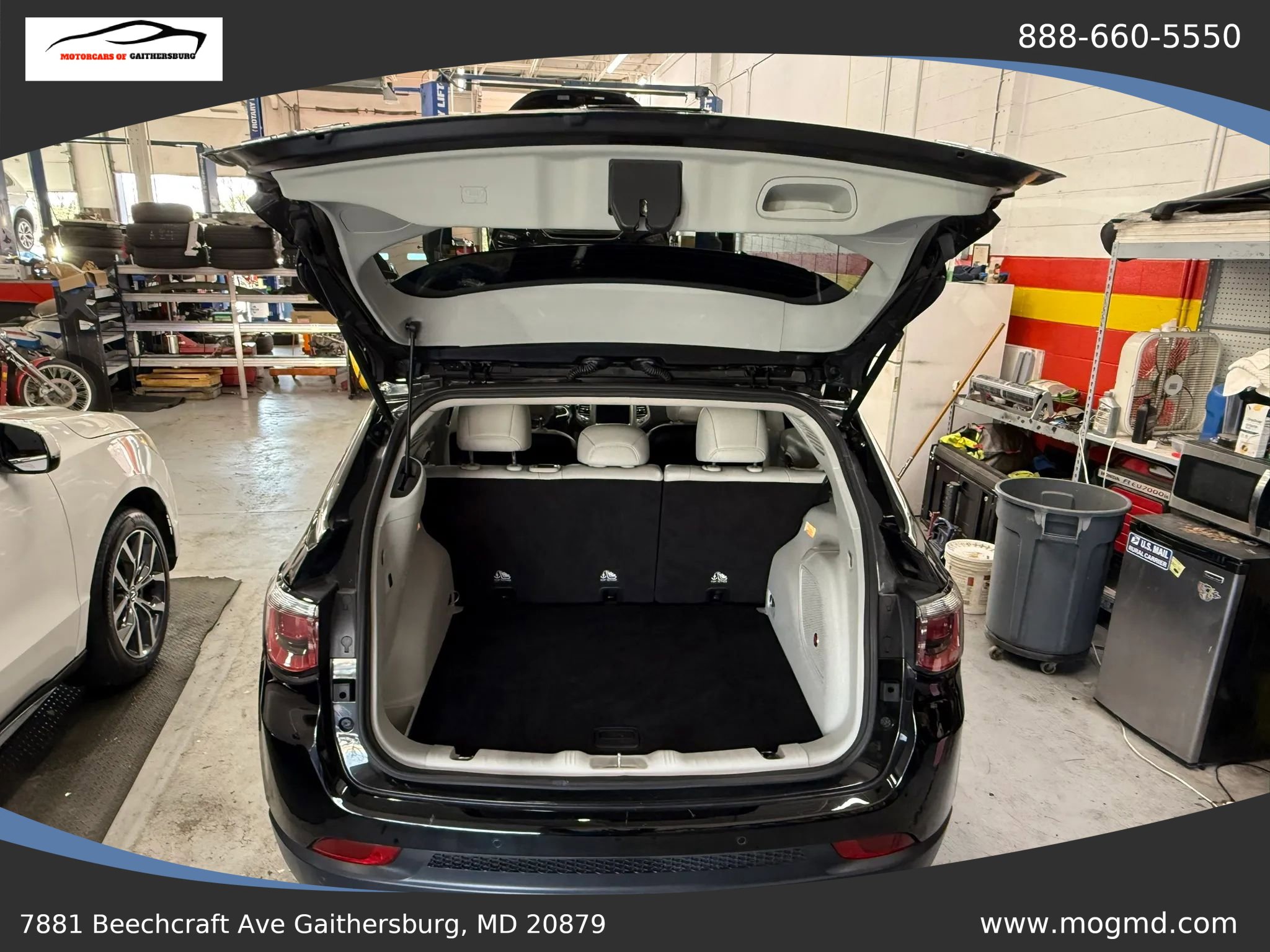 Used 2018 Jeep Compass Latitude w/ Popular Equipment Group AWD/4WD image 9