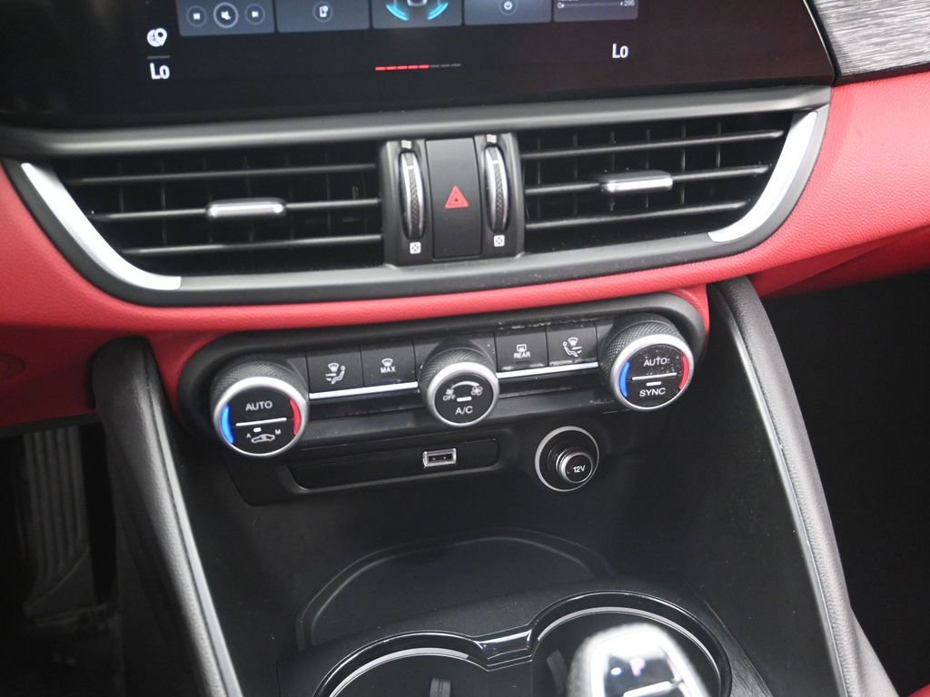 Used 2021 Alfa Romeo Giulia Sprint w/ Nero Edizione image 13