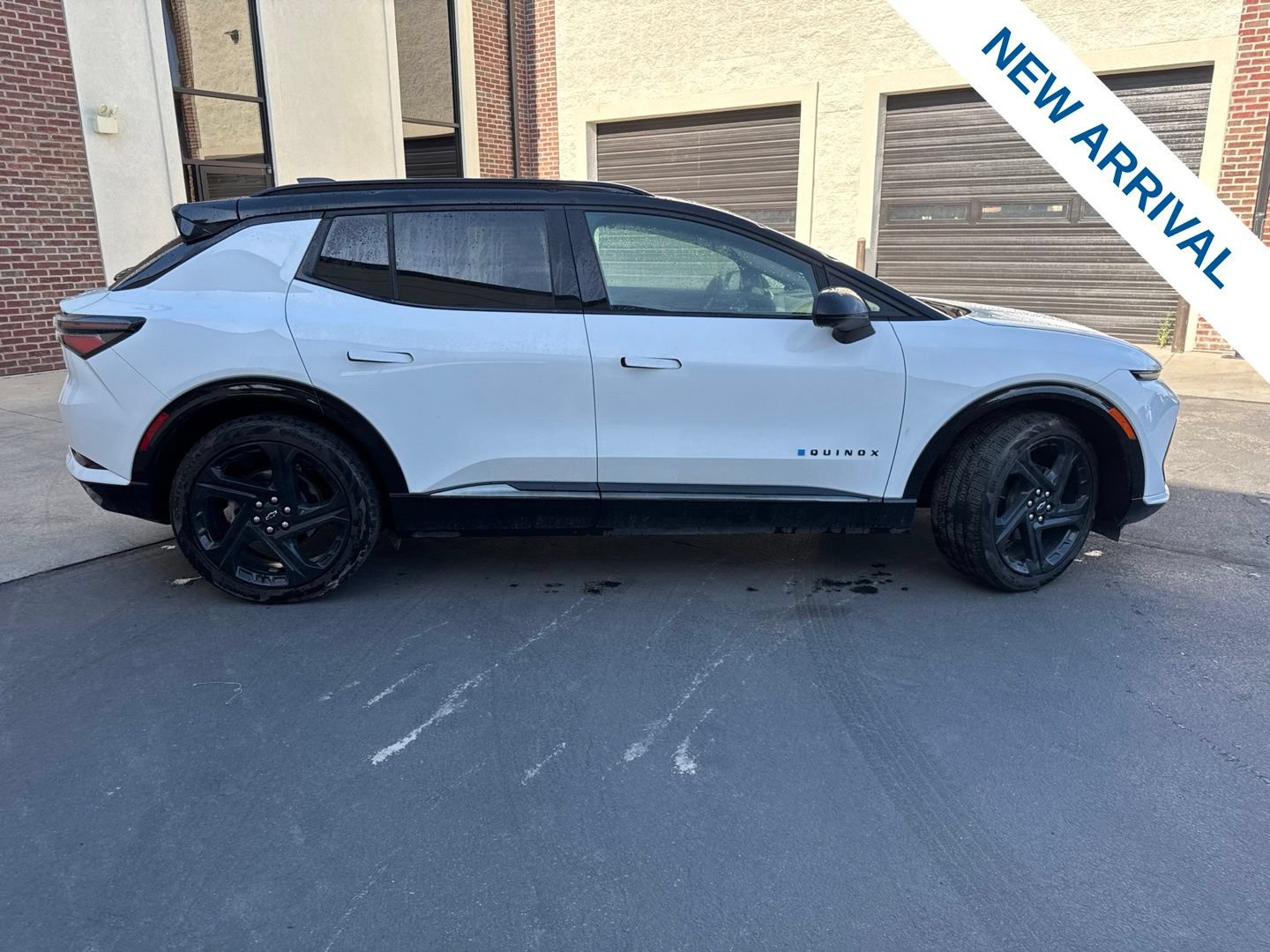 Used 2024 Chevrolet Equinox EV RS FWD image 8