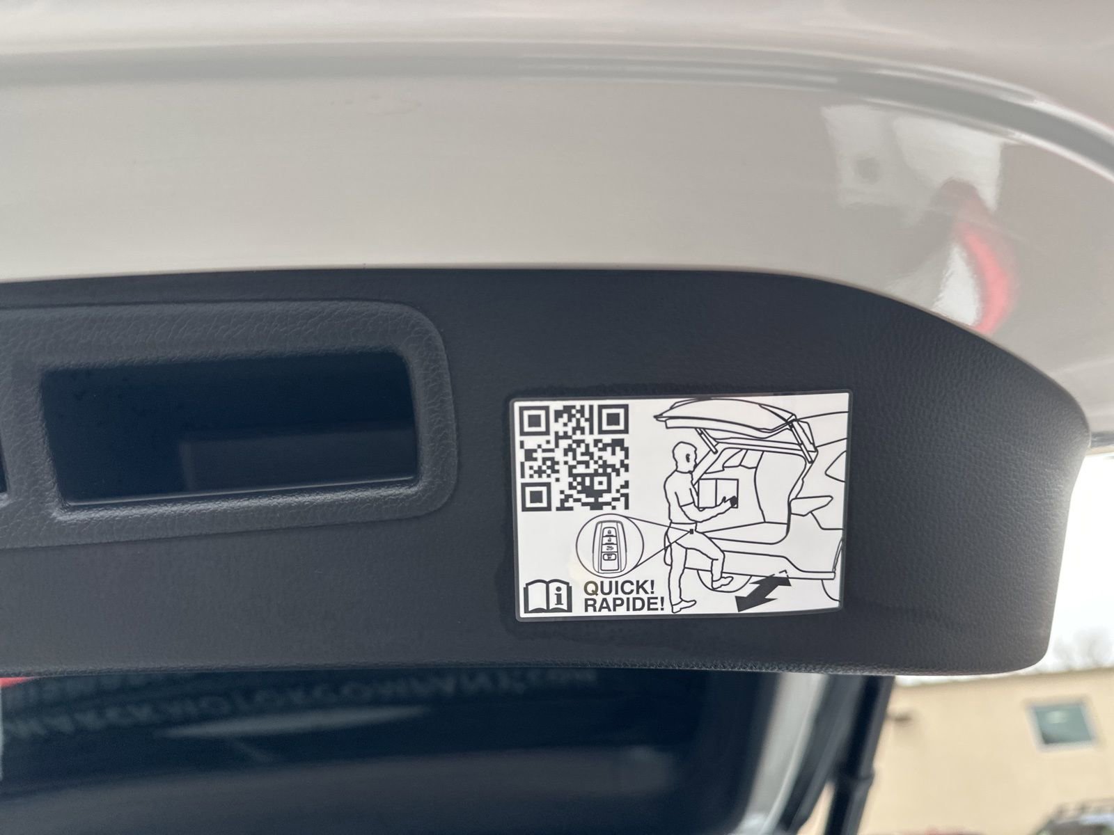 Used 2023 Toyota Venza XLE AWD/4WD image 30