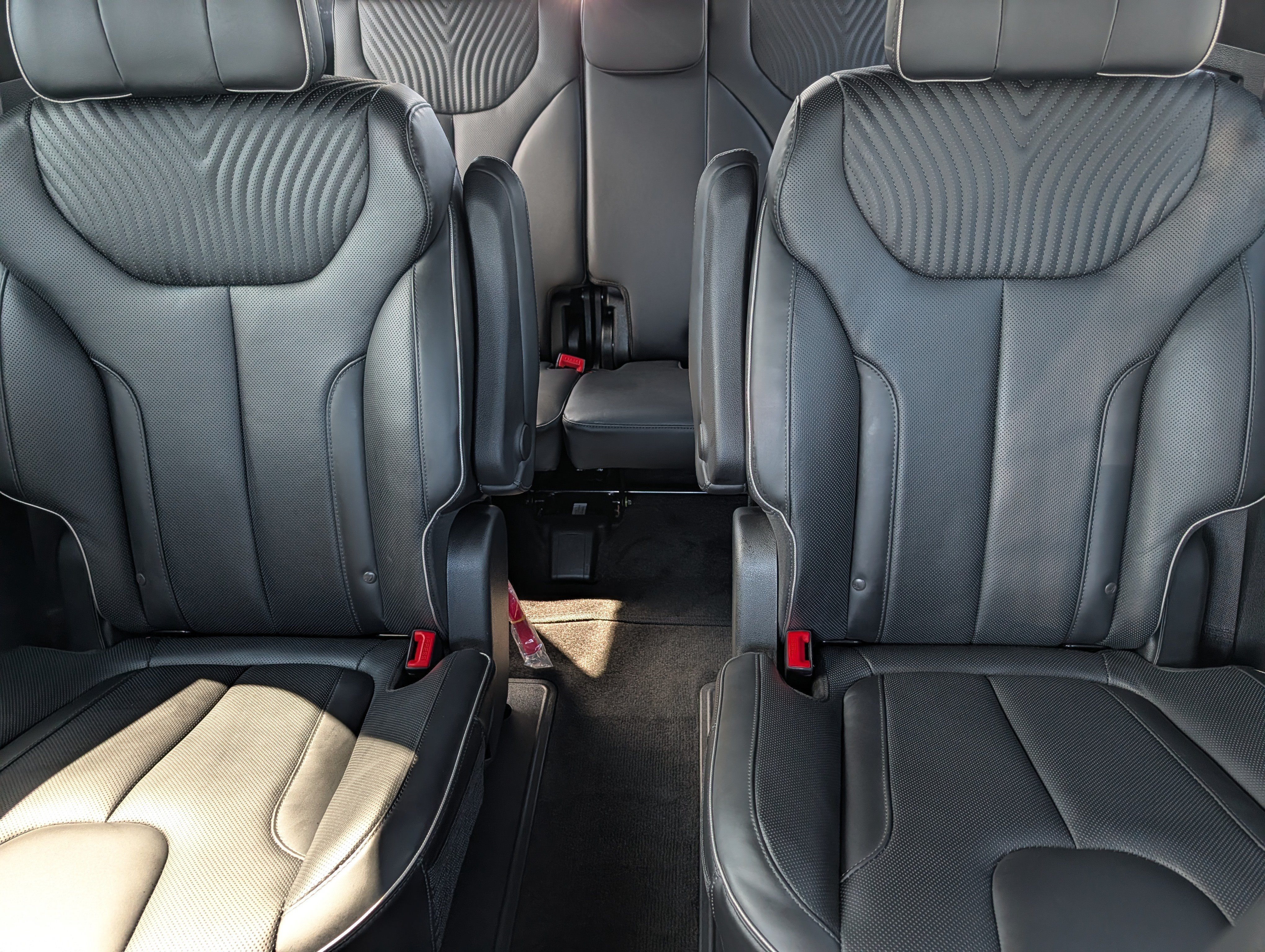 Used 2025 Hyundai Palisade Calligraphy AWD/4WD image 13