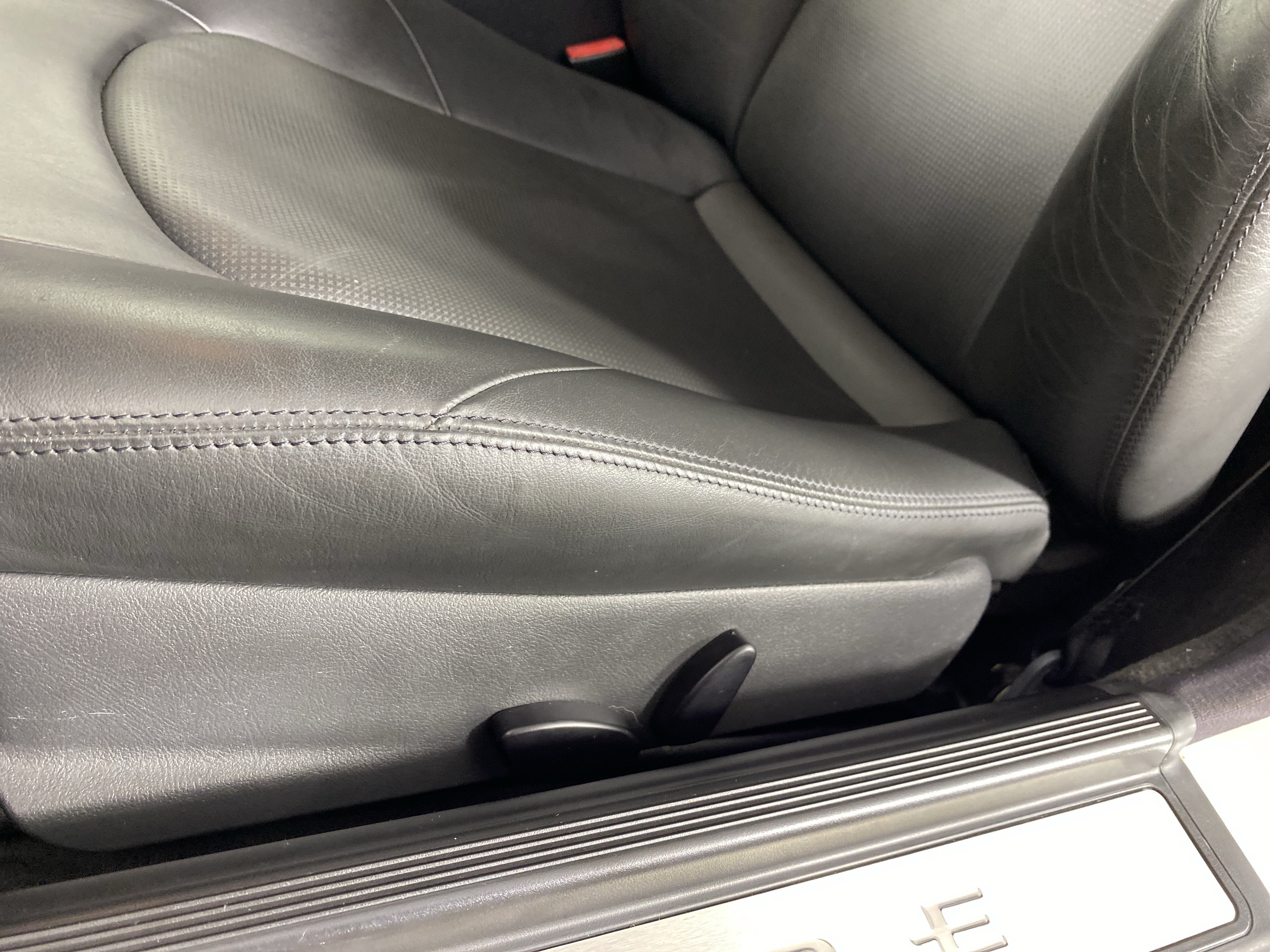 Used 2005 Chrysler Crossfire Limited RWD image 15