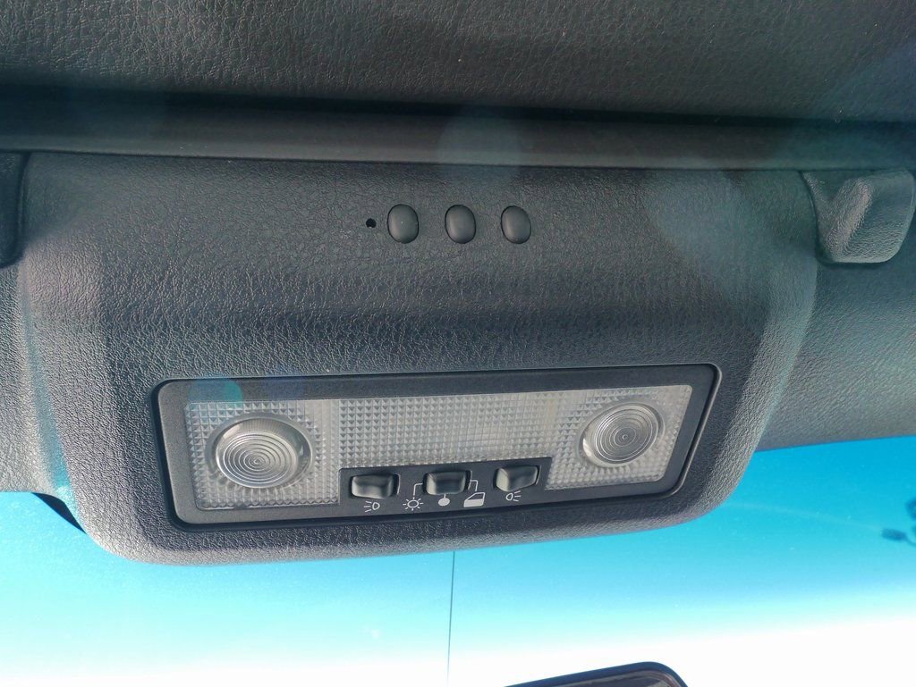 Used 2005 Ford Thunderbird image 21