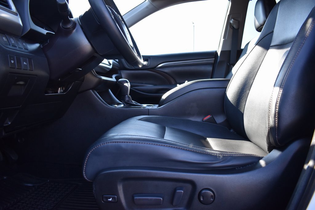 Used 2018 Toyota Highlander Limited image 8