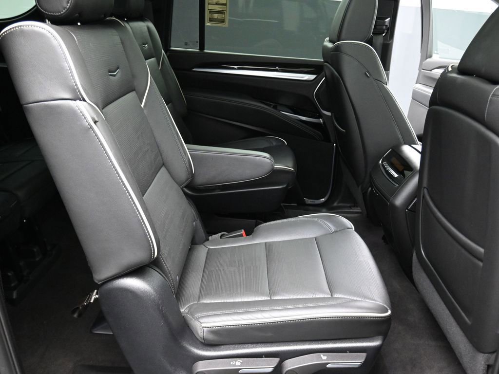 Used 2025 Cadillac Escalade ESV Premium Luxury image 15