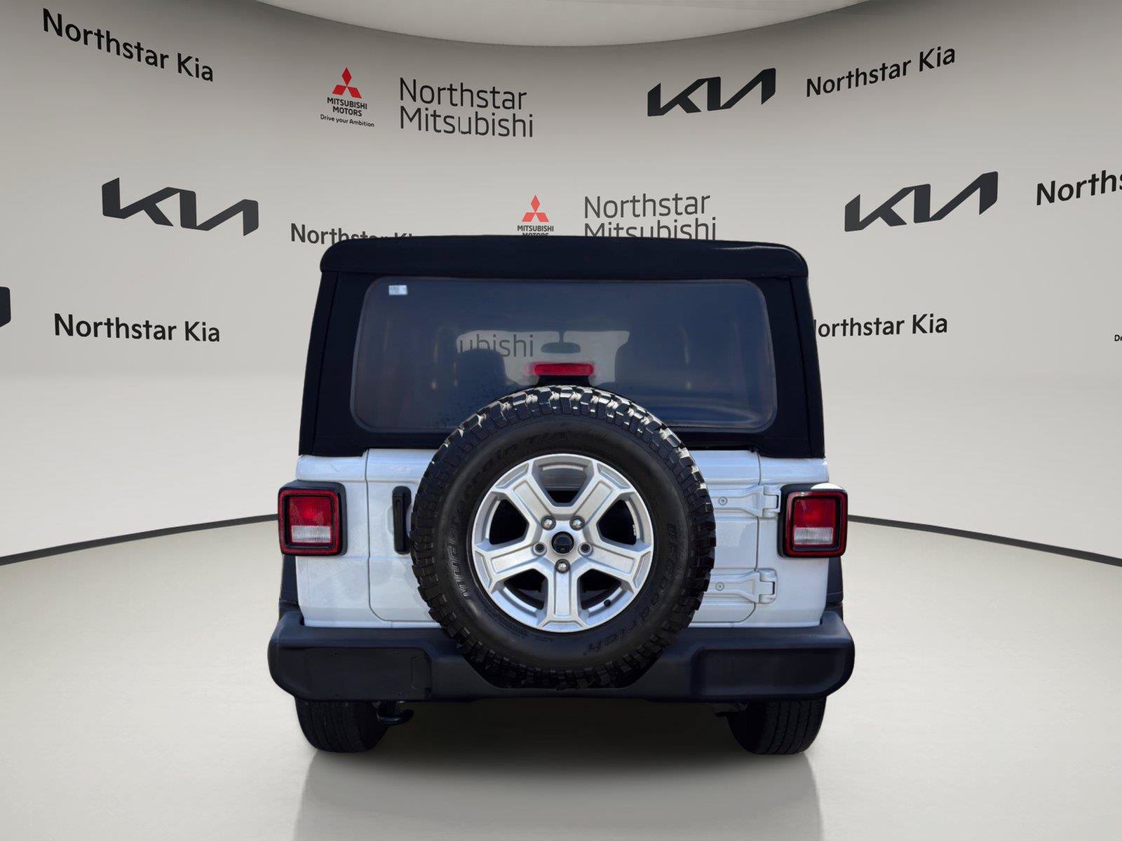 Used 2021 Jeep Wrangler Unlimited Sport AWD/4WD image 3