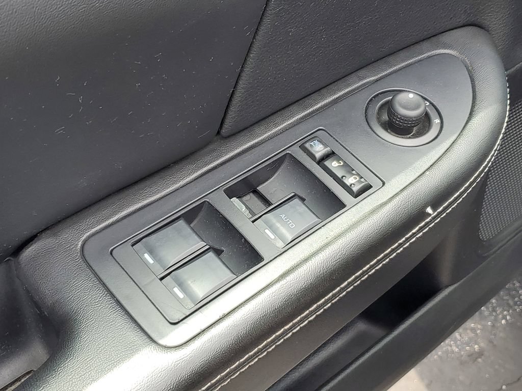 Used 2012 Chrysler 200 Limited FWD image 22