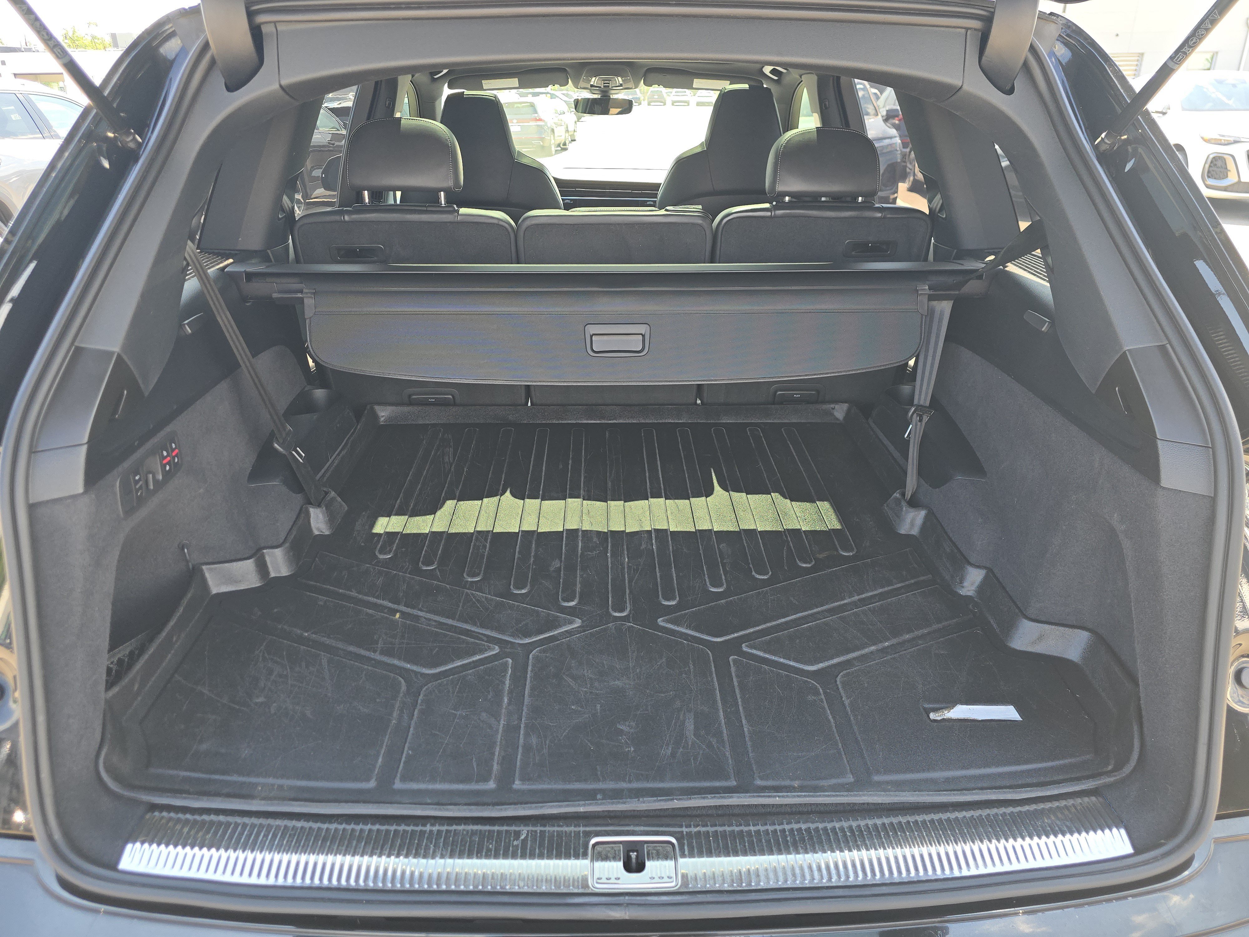 Certified 2023 Audi SQ7 Premium Plus w/ Executive Package AWD/4WD image 18