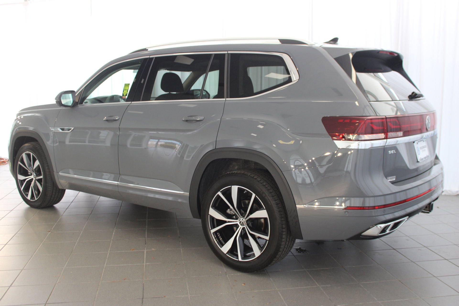 New 2026 Volkswagen Atlas SEL Premium R-Line image 3