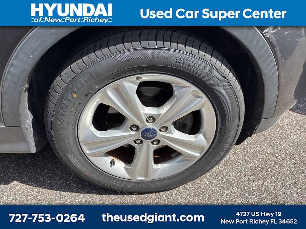 Used 2015 Ford Escape SE w/ Equipment Group 201A image 6