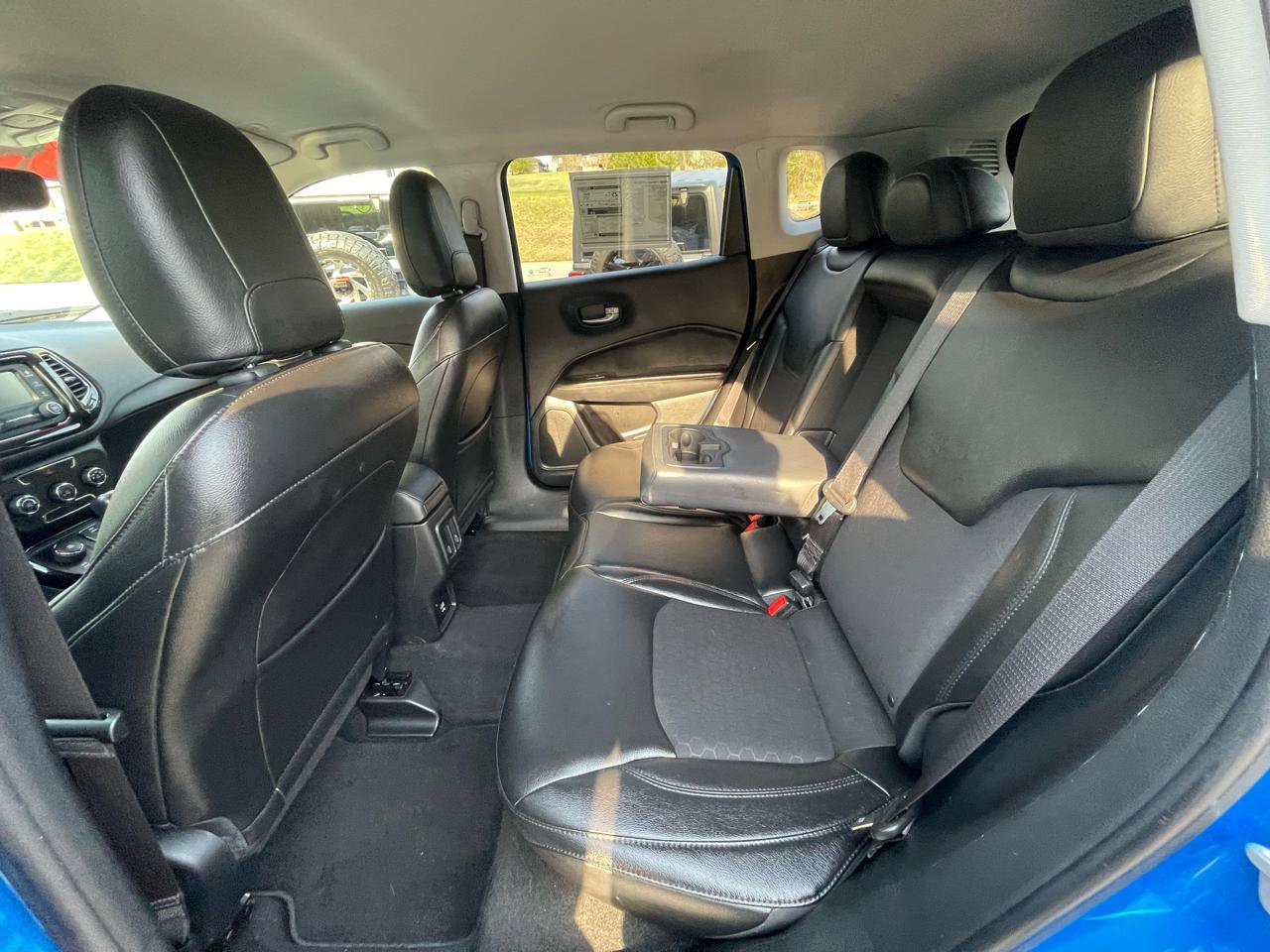 Used 2018 Jeep Compass Latitude AWD/4WD image 17