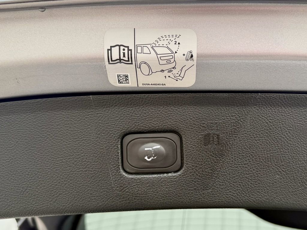 Certified 2020 Ford Edge ST w/ Cold Weather Package image 18