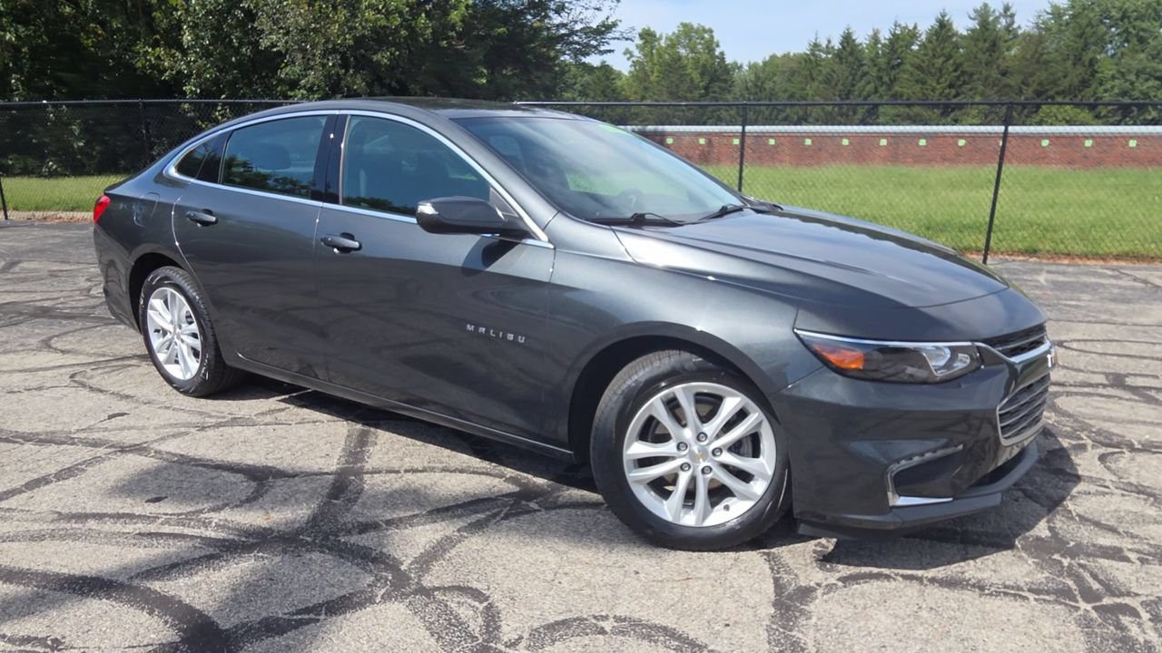 Used 2018 Chevrolet Malibu LT FWD image 2