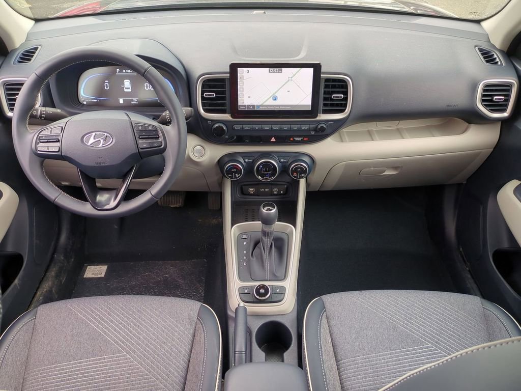 Certified 2025 Hyundai Venue Limited FWD image 22