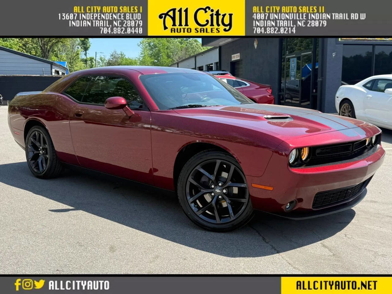 Used 2020 Dodge Challenger SXT w/ Blacktop Package RWD image 1