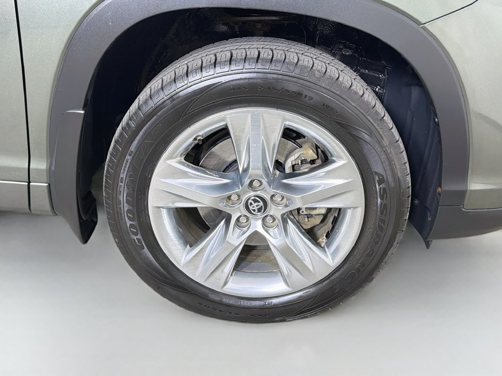Used 2018 Toyota Highlander Limited AWD/4WD image 29