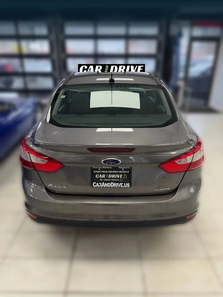 Used 2014 Ford Focus SE w/ SE Winter Package FWD image 5