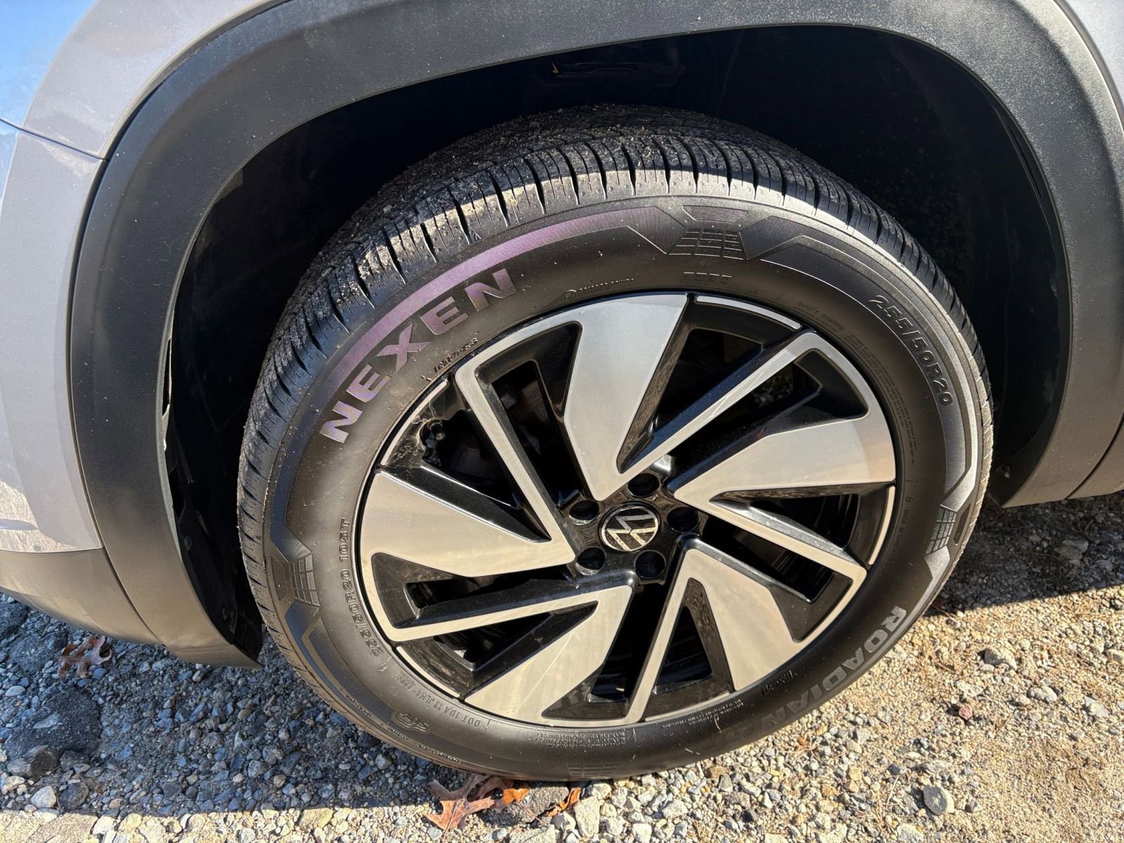 Used 2025 Volkswagen Atlas SE image 25