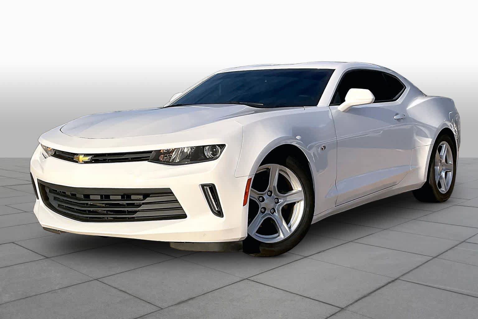 Used 2018 Chevrolet Camaro LT RWD image 3