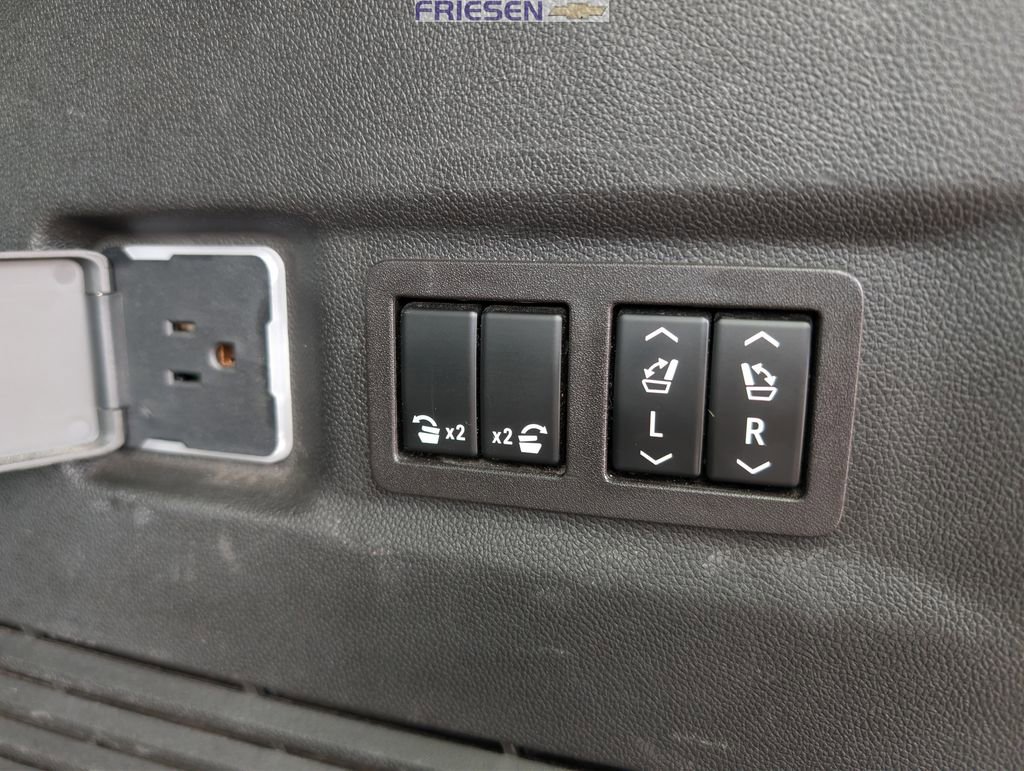 Used 2023 Chevrolet Suburban Premier image 13