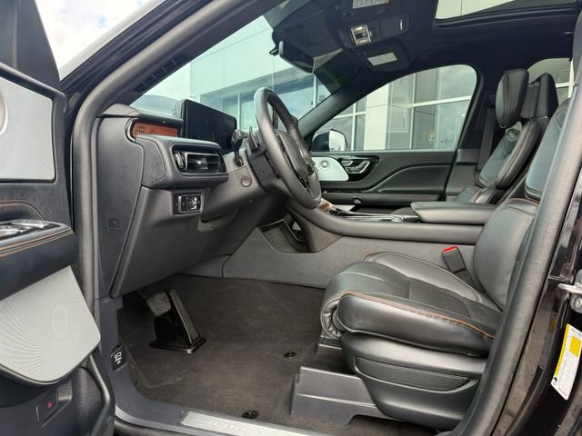 Used 2025 Lincoln Aviator Black Label w/ Jet Appearance Package image 23