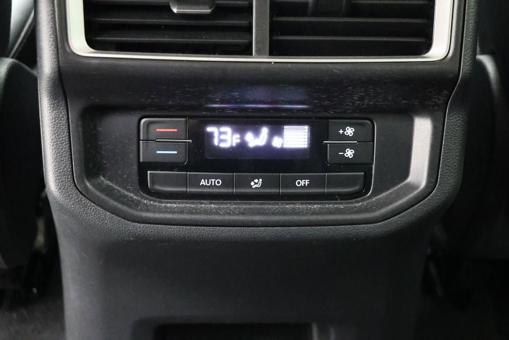 Used 2025 Volkswagen Atlas SE AWD/4WD image 12