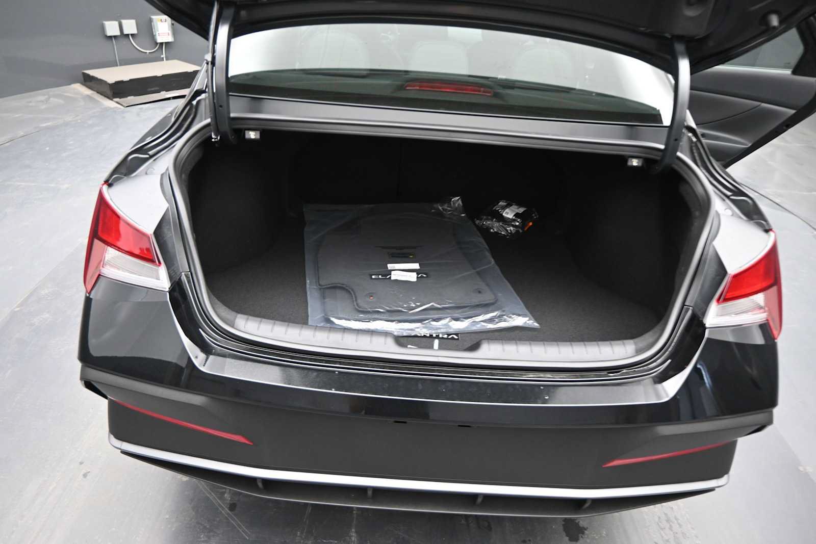 New 2026 Hyundai Elantra SEL Sport FWD image 15