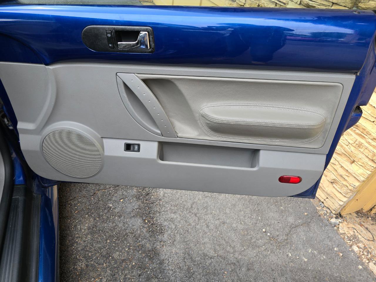 Used 2007 Volkswagen Beetle 2.5L Convertible image 9