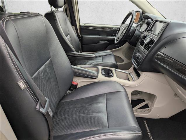 Used 2015 Chrysler Town & Country Touring-L w/ Driver Convenience Group FWD image 28
