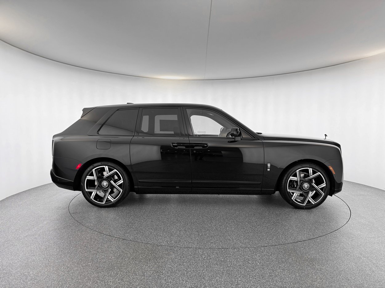New 2026 Rolls-Royce Cullinan Black Badge AWD/4WD image 3