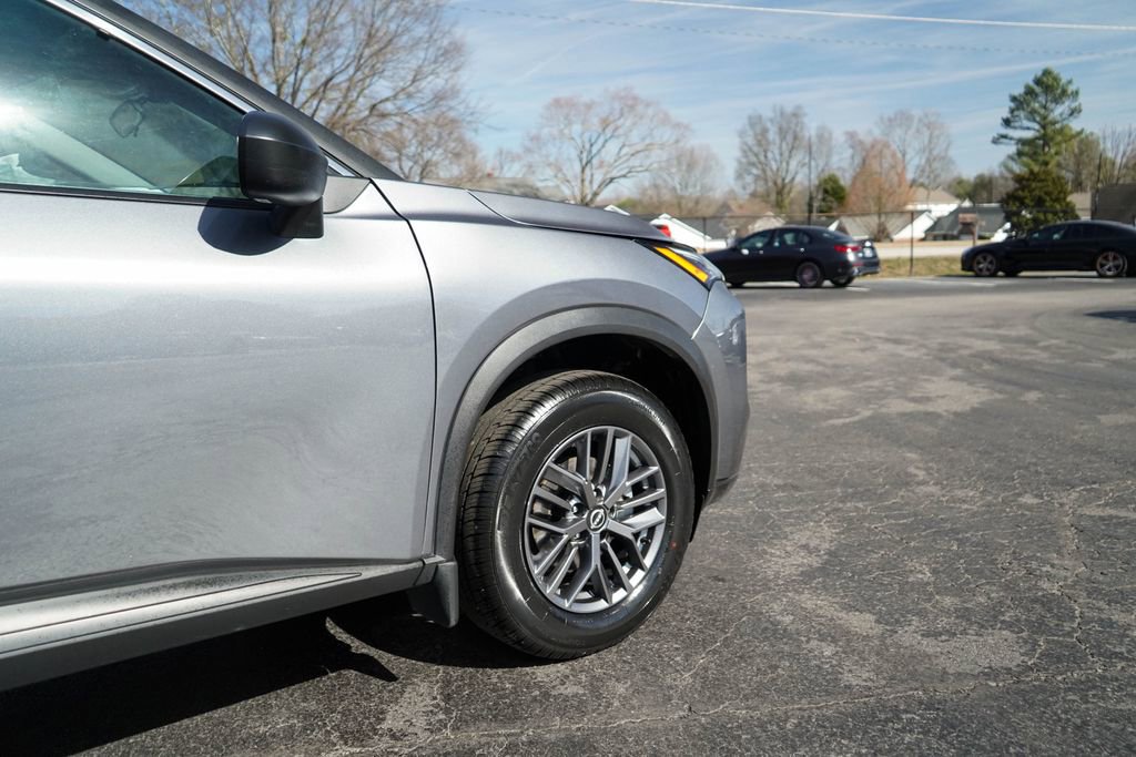 Used 2025 Nissan Rogue S image 11