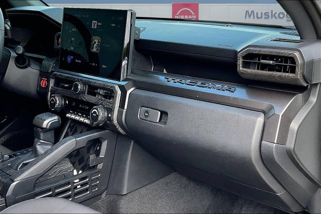 Used 2025 Toyota Tacoma TRD Sport AWD/4WD image 25