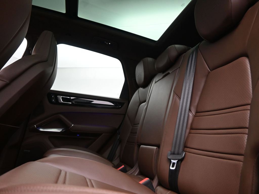 Used 2023 Porsche Cayenne Turbo w/ Premium Package Plus image 18