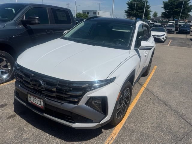 Used 2025 Hyundai Tucson Limited AWD/4WD image 3