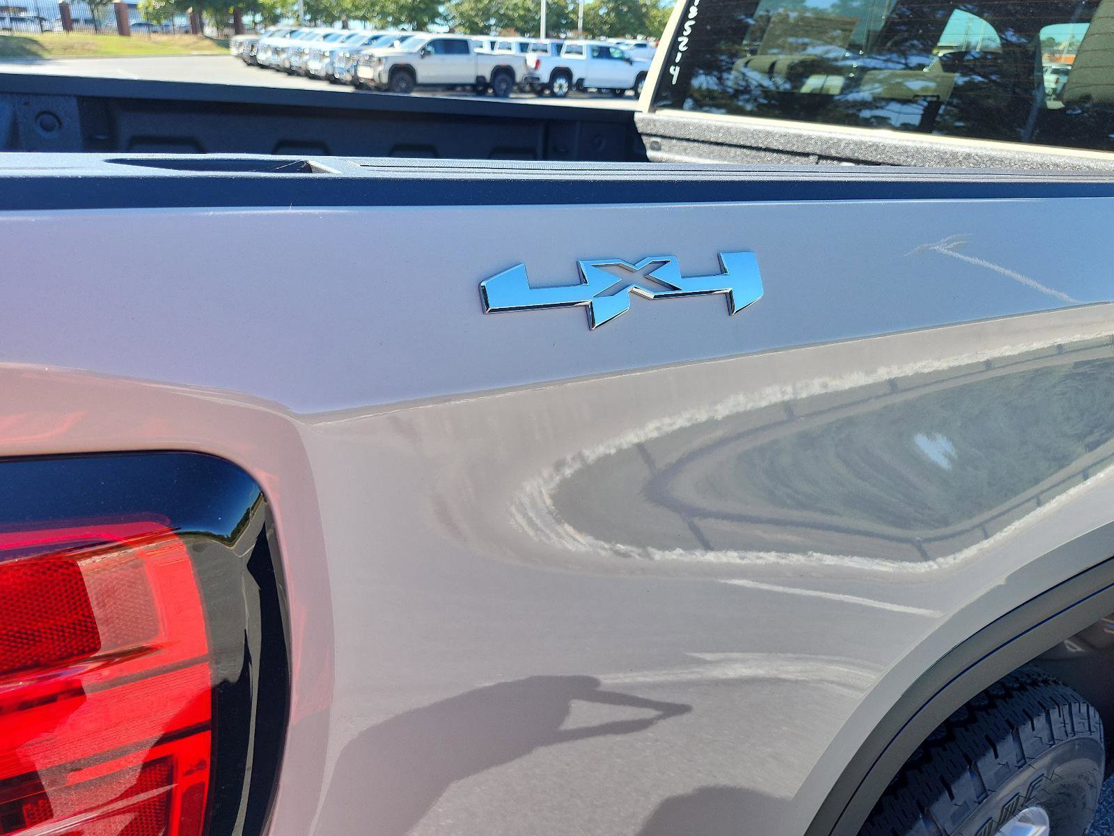 New 2026 GMC Sierra 1500 SLE image 5