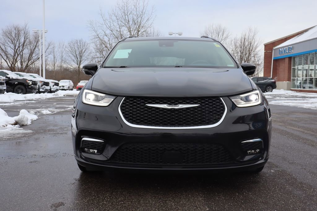 Used 2021 Chrysler Pacifica Touring-L w/ Uconnect Theater Family Group image 6