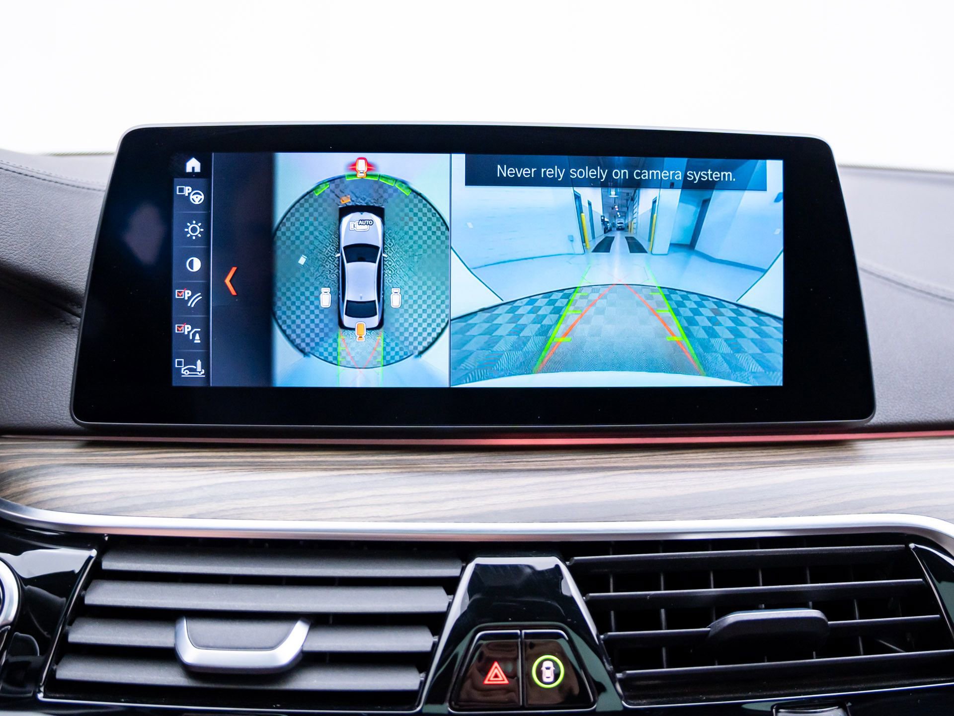 Used 2019 BMW M550i xDrive image 25