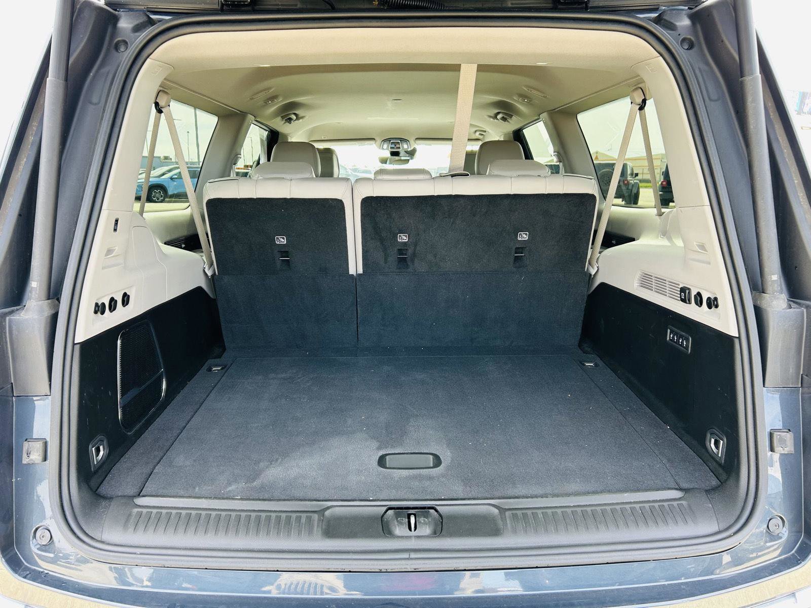 Used 2024 Jeep Wagoneer L 4WD w/ HD Trailer Tow Package image 31