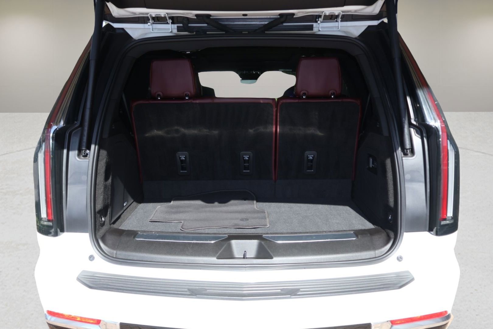 Certified 2025 Cadillac Escalade Premium Luxury w/ Touring Package RWD image 16