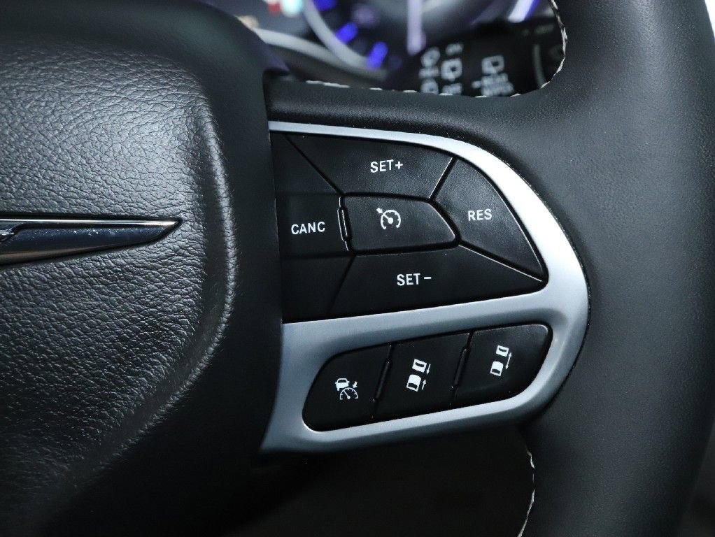 Used 2024 Chrysler Pacifica Touring-L image 23