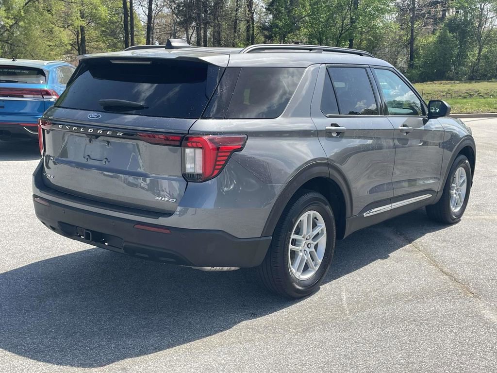 Used 2025 Ford Explorer Active AWD/4WD image 5