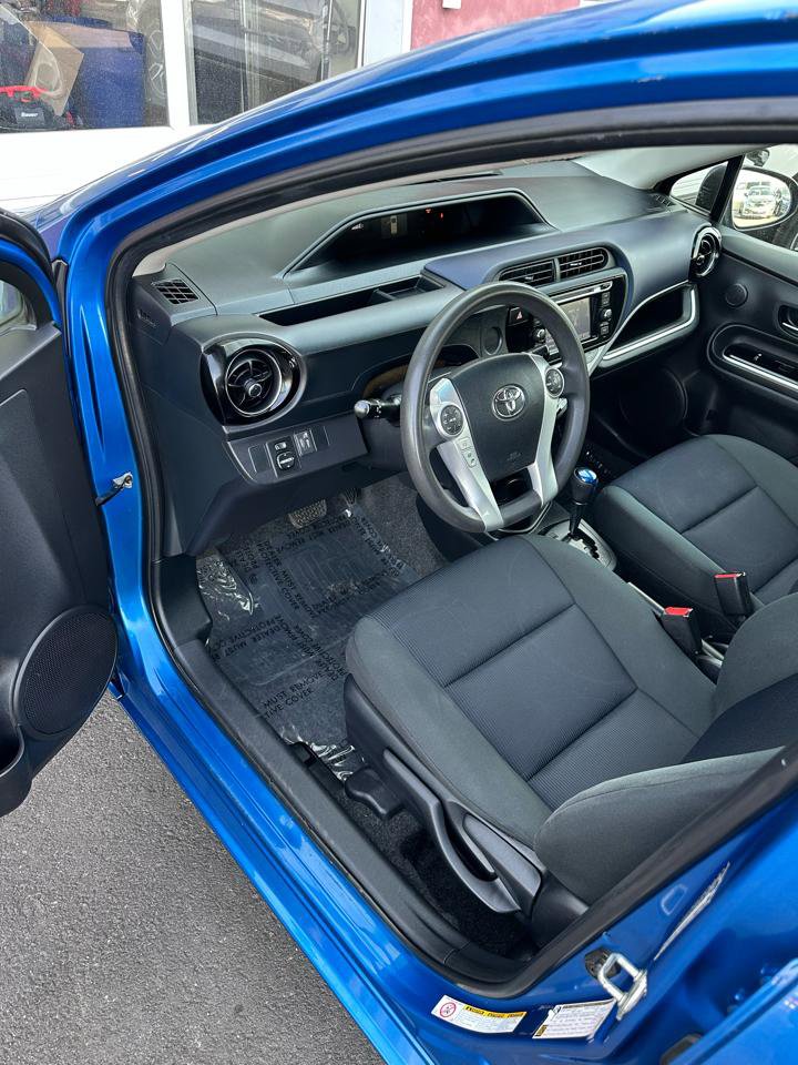 Used 2016 Toyota Prius C Two image 2
