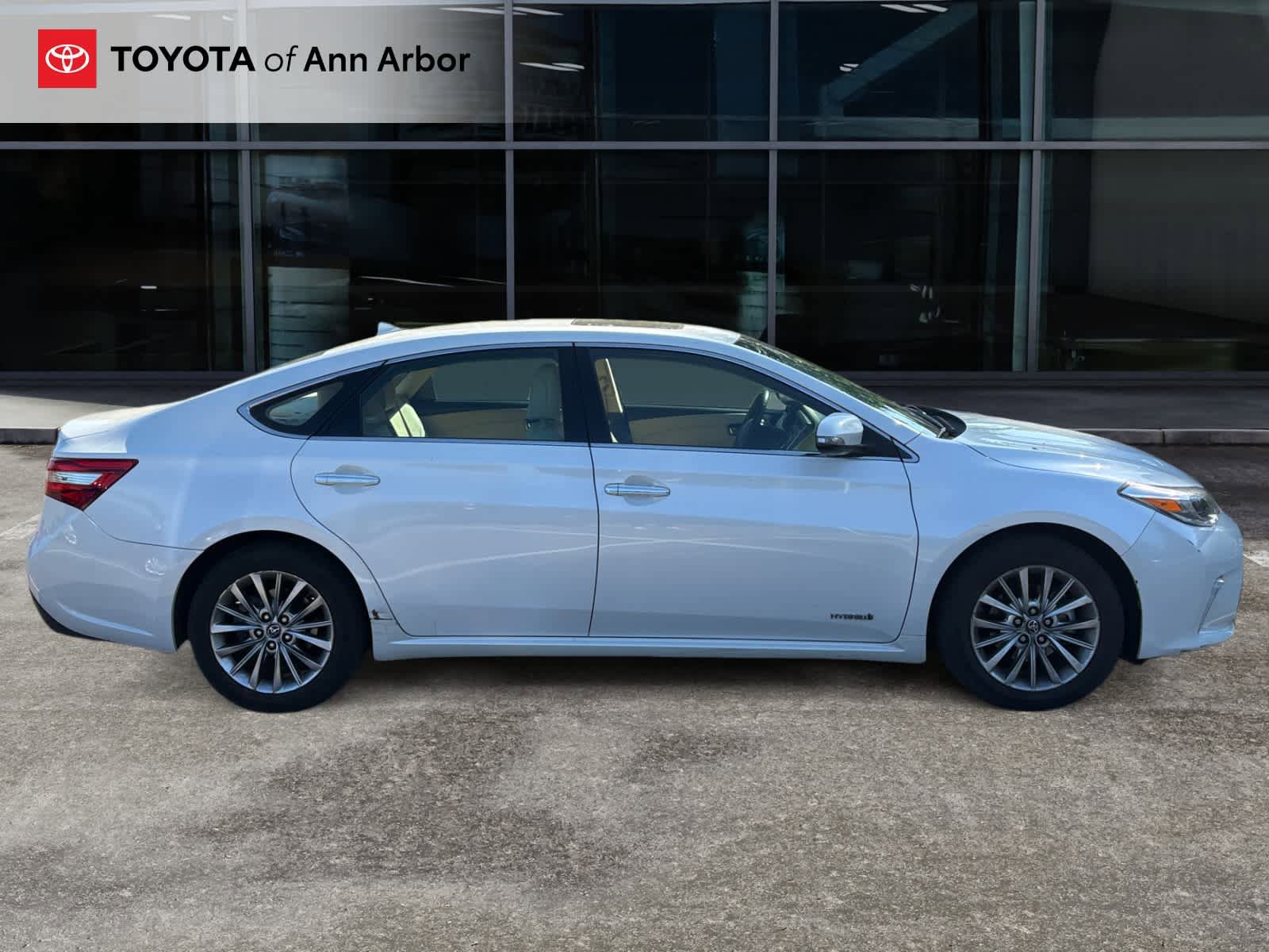 Used 2016 Toyota Avalon Limited w/ Toyota Safety Sense Package FWD image 5