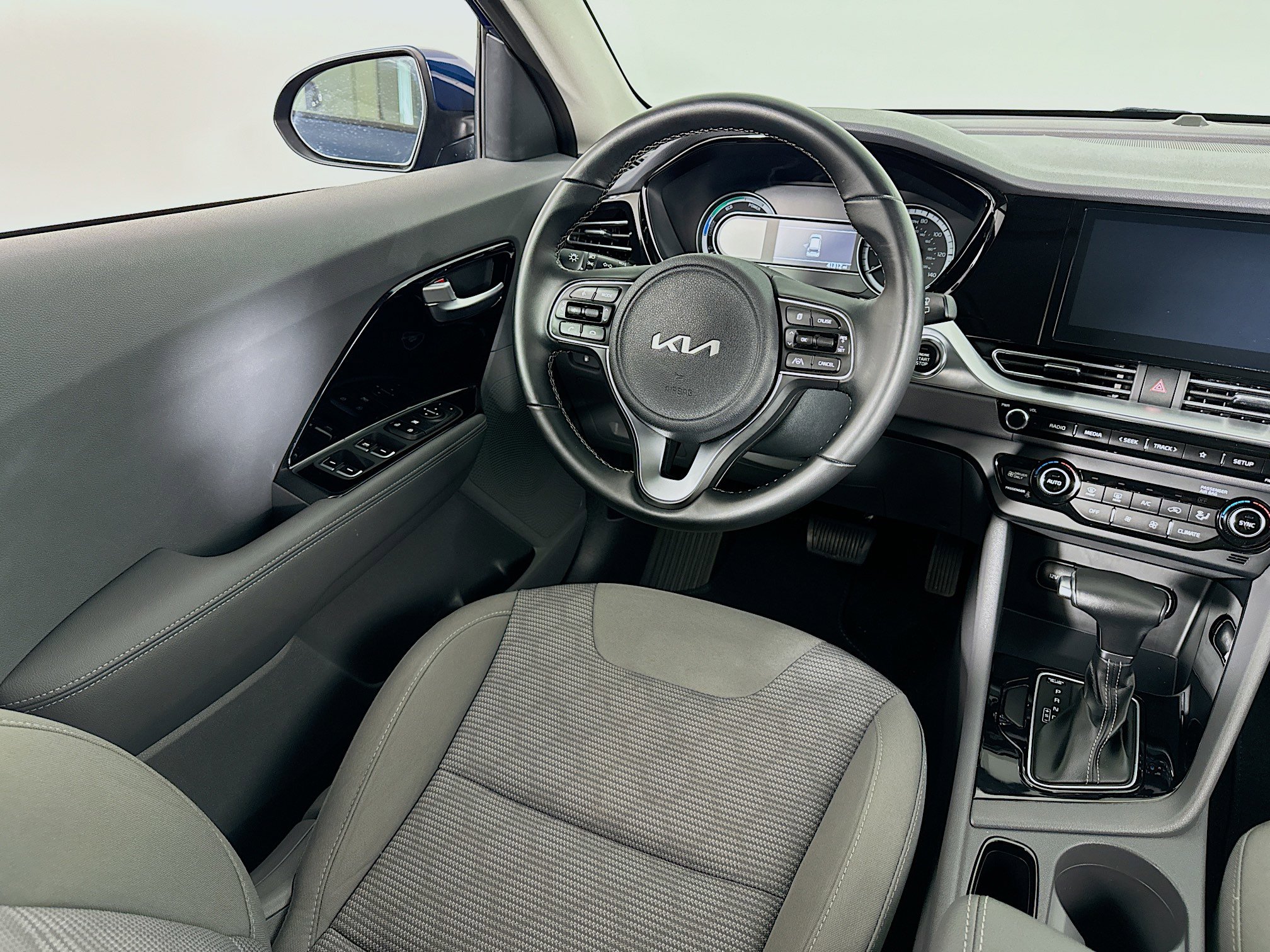 Used 2022 Kia Niro LXS image 32